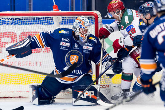Växjös målvakt Adam Åhman och Modos Mikkel Aagaard