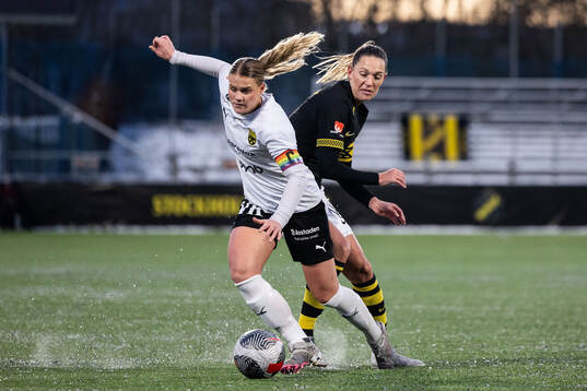 Umeås Alexandra Sandström och AIKs Jennie Nordin