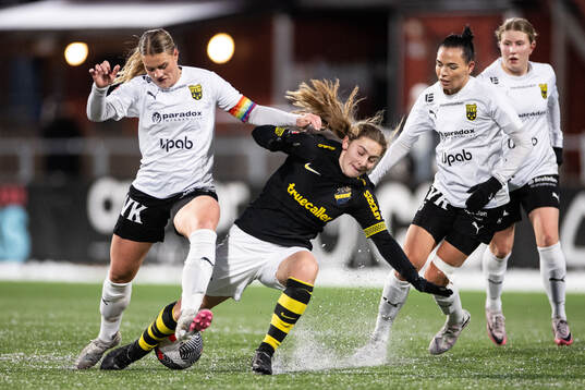 Umeås Alexandra Sandström och AIKs Maja Johansson