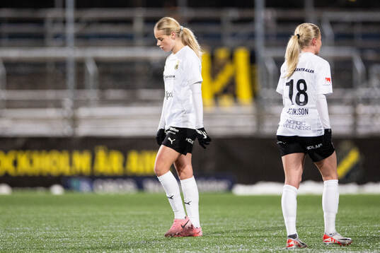 Umeås Tyra Eriksén och Alva Eriksson deppar