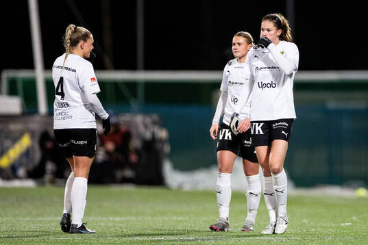 Umeås Alexandra Sandström och Linnea Westbom deppar