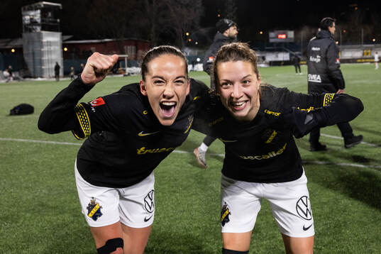 AIKs Anna Oskarsson och Patricia Fischerova jublar