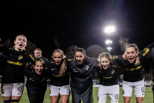 AIKs Beata Olsson, Felicia Saving, Villemo Dahlqvist,