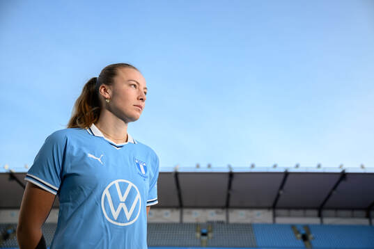 Sara Kanutte Fornes posera för ett porträtt