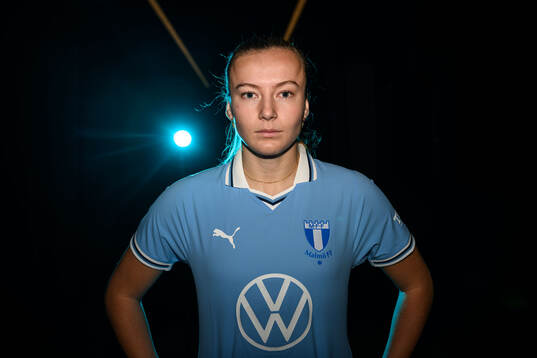 Sara Kanutte Fornes posera för ett porträtt