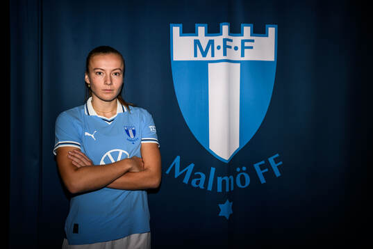 Sara Kanutte Fornes posera för ett porträtt