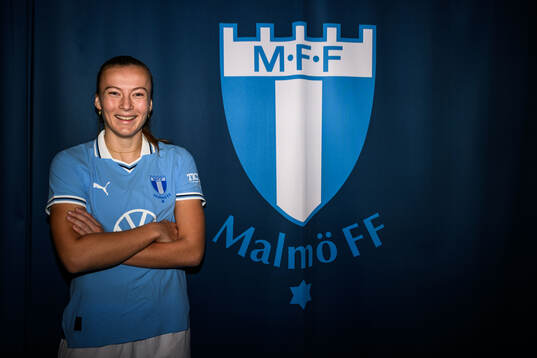 Sara Kanutte Fornes posera för ett porträtt