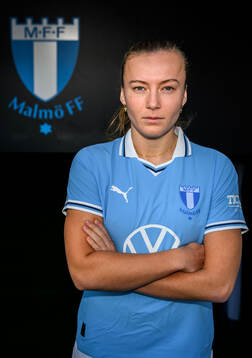 Sara Kanutte Fornes posera för ett porträtt