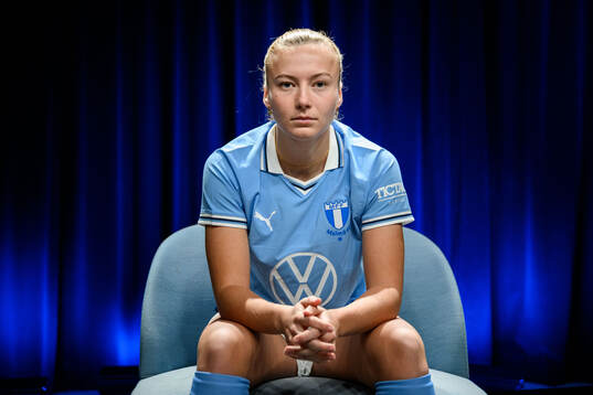 Sara Kanutte Fornes posera för ett porträtt