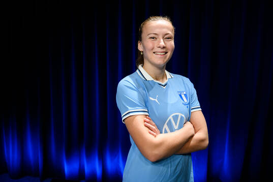 Sara Kanutte Fornes posera för ett porträtt