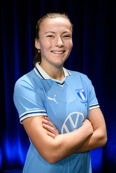 Sara Kanutte Fornes posera för ett porträtt