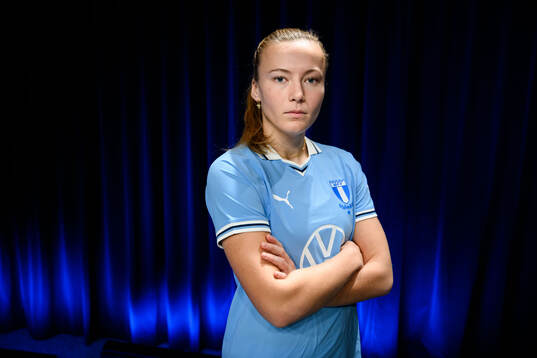 Sara Kanutte Fornes posera för ett porträtt