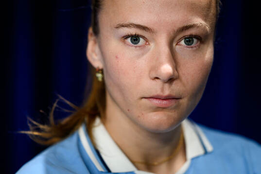 Sara Kanutte Fornes posera för ett porträtt