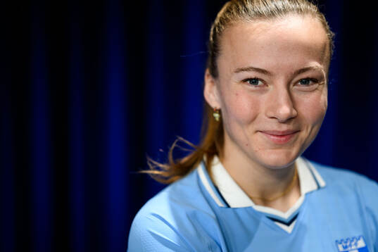 Sara Kanutte Fornes posera för ett porträtt