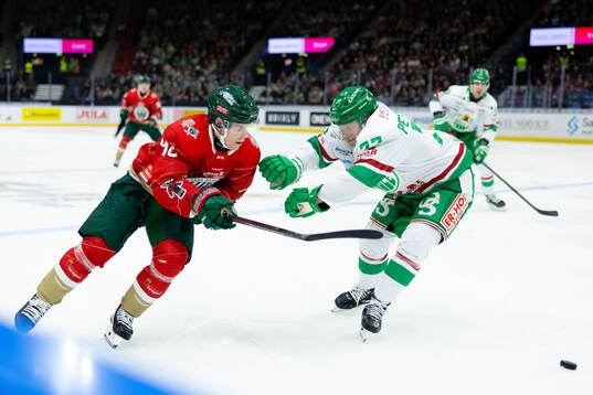 Frölundas Dominik Egli och Rögles Jesper Pettersson