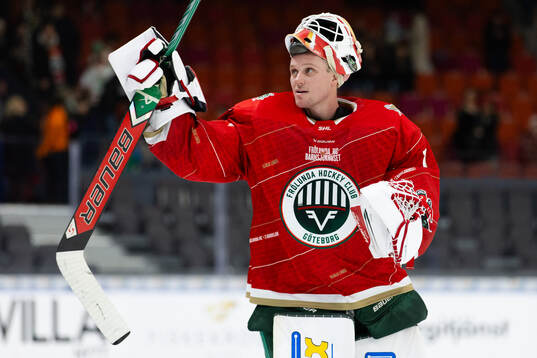 Frölundas målvakt Lars Johansson jublar