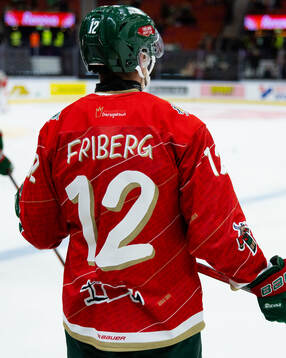 Frölundas Max Friberg i en specialtröja för