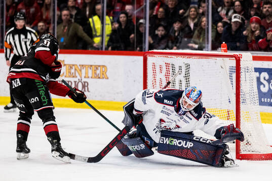 Örebros Kalle Kossila och Linköpings målvakt Jesper