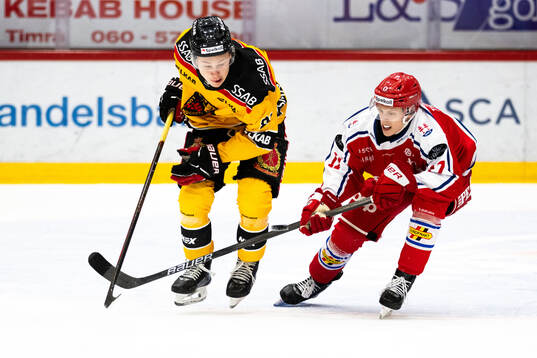 Luleås Calle Åström och Timrås +Adrian Thun-Hansson