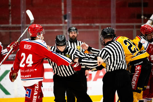 Timrås Janis Weber och Luleås William Håkansson