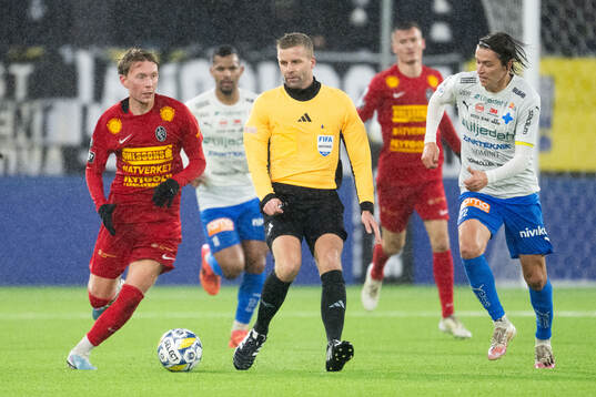Landskronas Adam Egnell, Domare Glenn Nyberg, Värnamos