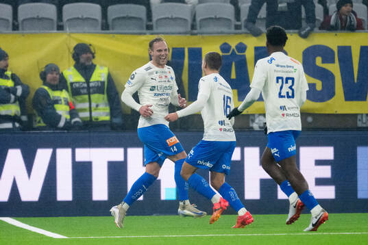 Värnamos Gustav Engvall och Albin Lohikangas jublar