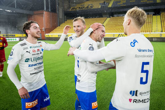 Värnamos Albin Lohikangas jublar med lagkamrater
