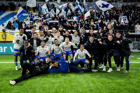Värnamos spelare jublar