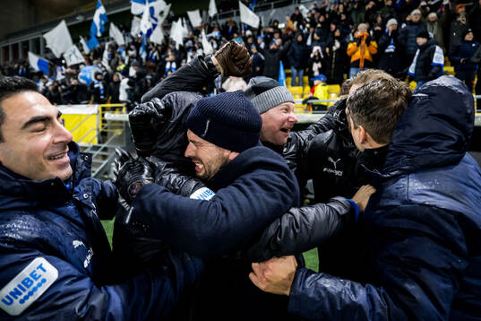 Värnamos tränare Ferran Sibila jublar