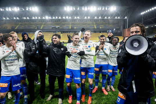 Värnamos Albin Lohikangas och Freddy Winsth jublar