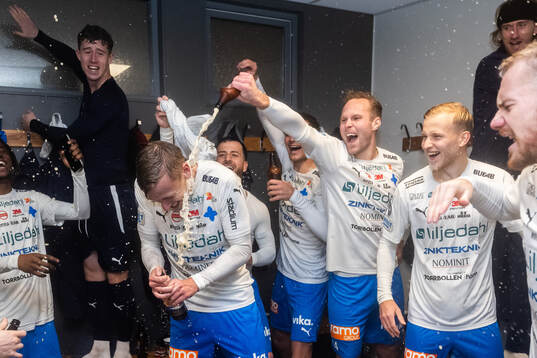 Värnamos Albin Lohikangas och Gustav Engvall jublar i