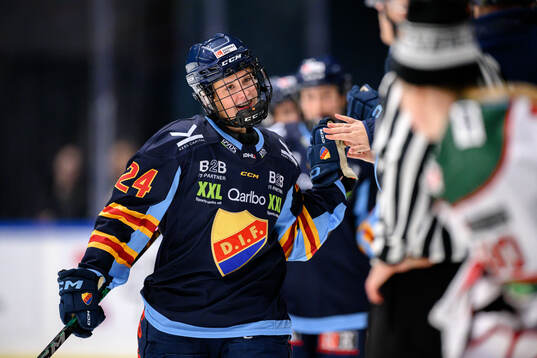 Djurgårdens Linnea Adelbertson jublar