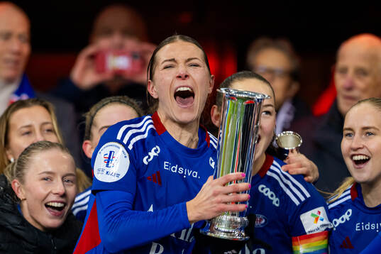 Mimmi Löfwenius Veum of Vålerenga celebrates with the