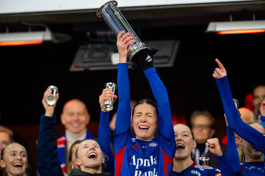 Mimmi Löfwenius Veum of Vålerenga celebrates with the