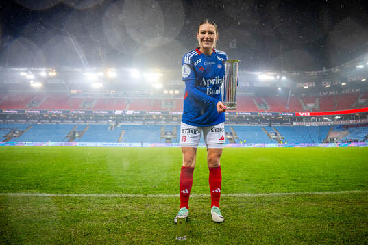 Mimmi Löfwenius Veum of Vålerenga celebrates with the