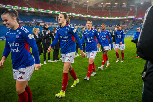Emma Stølen Godø, Mimmi Löfwenius Veum and players of