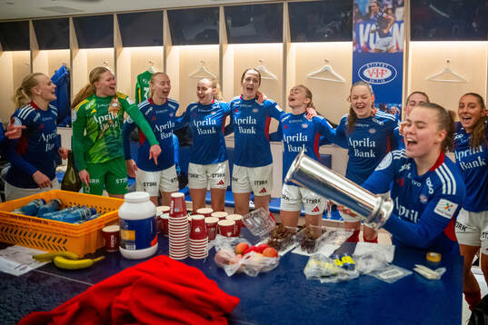 Emma Stølen Godø, Janni Bøgild Thomsen and players of