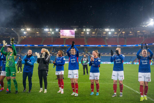 Mimmi Löfwenius Veum, Sædis Run Heidarsdottir and players
