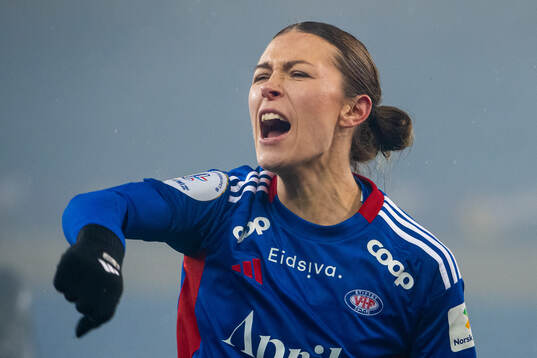 Mimmi Löfwenius Veum of Vålerenga celebrates