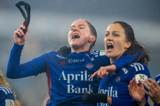 Linn Victoria Vickius and Emma Stølen Godø of Vålerenga