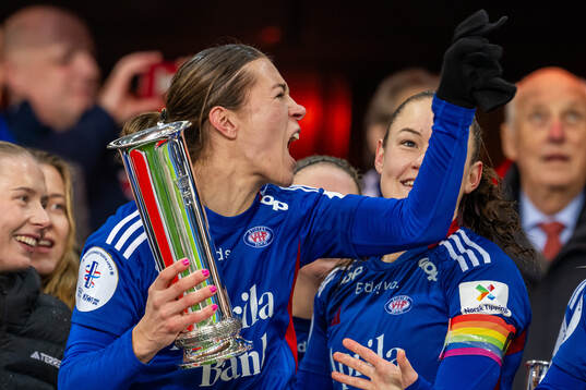 Mimmi Löfwenius Veum of Vålerenga celebrates with the