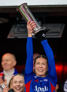 Mimmi Löfwenius Veum of Vålerenga celebrates with the