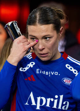 Mimmi Löfwenius Veum of Vålerenga celebrates