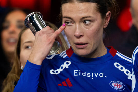Mimmi Löfwenius Veum of Vålerenga celebrates