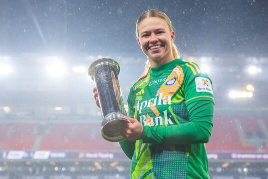 Goalkeeper Jalen Justine Tompkins of Vålerenga celebrates