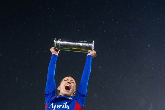 Mimmi Löfwenius Veum of Vålerenga celebrates with the