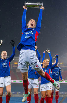 Mimmi Löfwenius Veum of Vålerenga celebrates with the