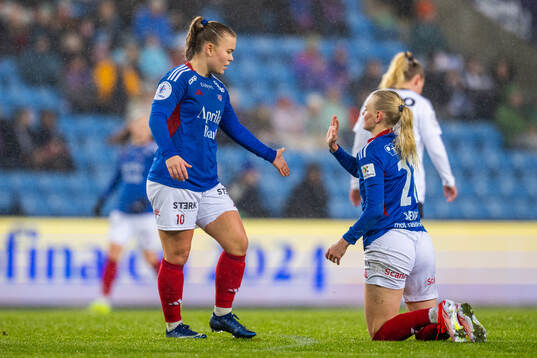 Olaug Tvedten and Karina Sævik of Vålerenga