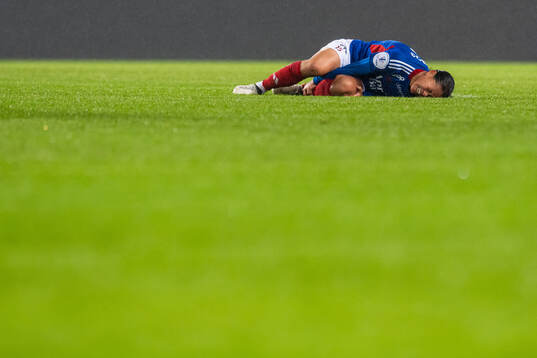 Ylinn Tennebø of Vålerenga in pain