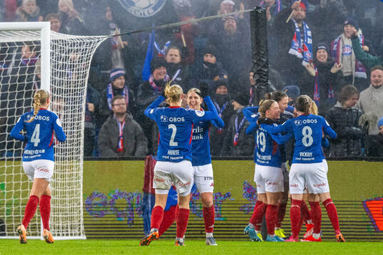Sara Hørte of Vålerenga celebrates with Elise Hove